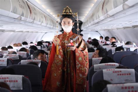 三月初三湖南航空姐着汉服惊艳亮相客舱-中国民航网