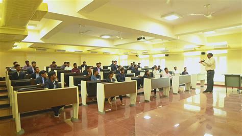 BBA Maritime Logistics (Apprenticeship embedded)