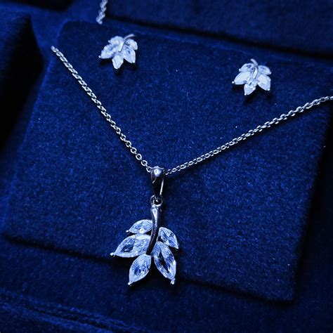Autumn leaf Sterling Silver Pendant Set – Rivansh