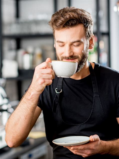 Expert insights on early morning coffee consumption