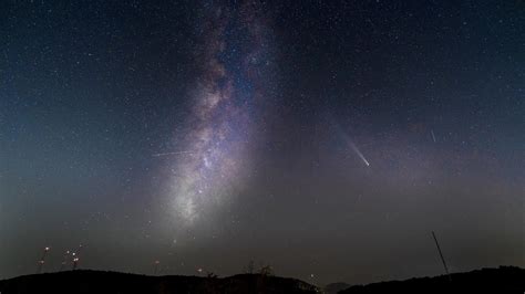 Rare comet could shine bright as Venus as it falls toward the sun: What ...