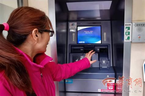 女子自称ATM机存款1万变成8900元？银行回应机器并无故障 - 西部网（陕西新闻网）