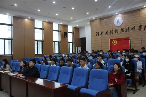 河南开封科技传媒学院举行“学习思想跟党走 勇当先锋建新功”主题青年教育培训_河南教育宣传网-省级教育新闻网站