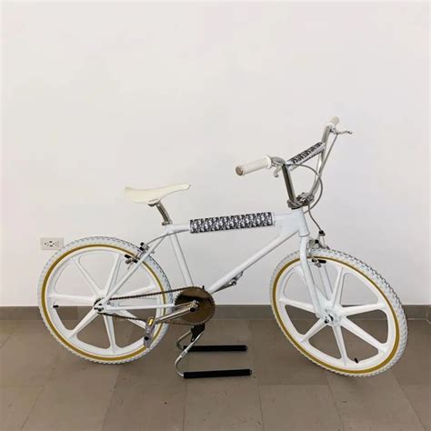 爱马仕上架16.5万新款自行车，两轮比四轮还贵 - 4A广告网