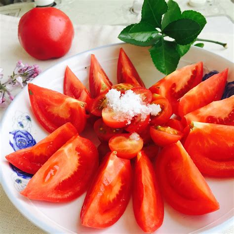 西红柿炒小瓜,西红柿炒小瓜的家常做法 - 美食杰西红柿炒小瓜做法大全