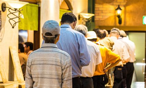 UK Man Earns Nearly Rs 16,000 A Day Just By Standing In Line For Rich ...