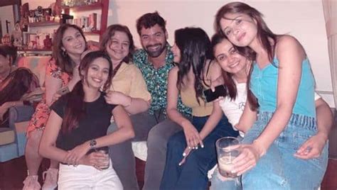 Kumkum Bhagya: Sriti Jha's party pictures with her co-stars looks like ...