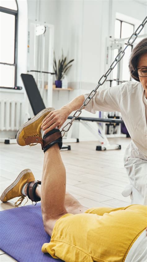 तुमच्या लेग डे साठी 5 भन्नाट रेझिस्टन्स बँड एक्सरसाईज | Resistance Band ...