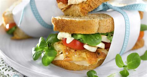 Sándwich de pollo con tomates y canónigos, una cena rápida, saludable y ...