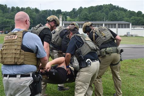 U.S. Marshals and sheriff during training exercise | United states marshals service, Military ...