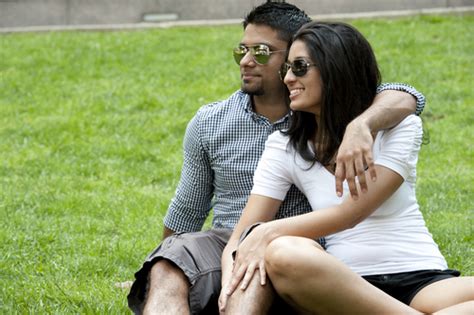 जब पार्टनर हो पेरेंट्स की इकलौती संतान तो कैसे संभालें इन लॉज से रिश्ता ...