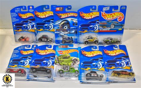 LOT OF 10 COLLECTIBLE HOT WHEELS CARS
