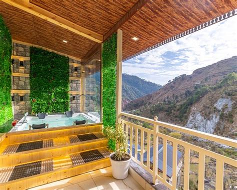 ZOSTEL PLUS KARERI (Rava) - Hostel Reviews, Photos, Rate Comparison ...