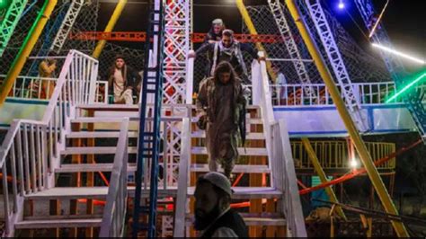 காபூல் தீம் பார்க்கை துப்பாக்கிகளுடன் குதூகலமாக சுற்றிப் பார்த்த ...