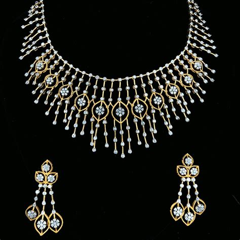 18K Gold Necklace Embellished with Premium Diamonds | SolitaireMart