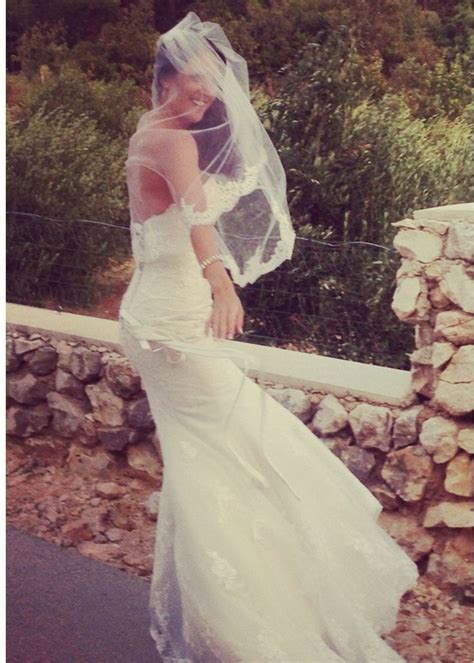 Windy Day Bride 的图像结果