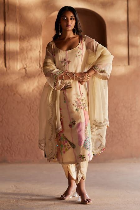 Rajiramniq - Buy Trending Ethnic Suits for This Season Online