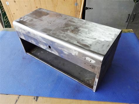 Rusty Tool Box Repair 的图像结果