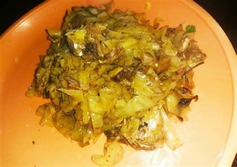 Cabbage with rohufish head Recipe by Rashmirekha Sahoo - Cookpad