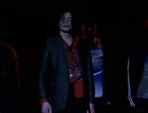 Michael Jackson's facial expression noticed in performance 48 hours ...