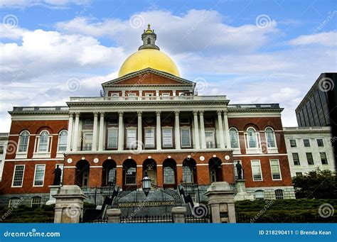 The Massachusette State House in Boston Massachusetts Editorial Photo - Image of hare ...