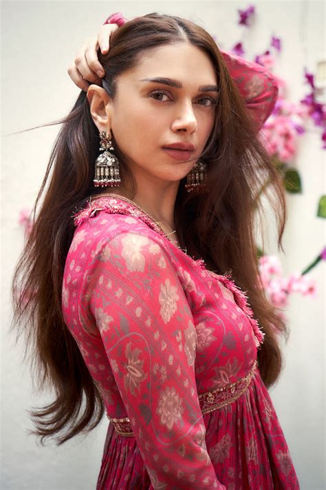 Aditi Rao Hydri In Jorunn – Ridhi Mehra