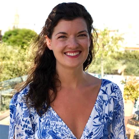 Amazon.in: Dr. Lauren Saunders: books, biography, latest update