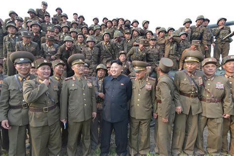 金正恩指导朝鲜远程炮兵部队炮击训练