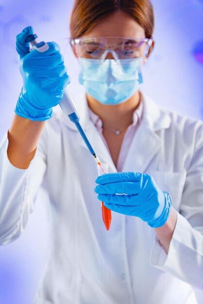 Biotech Lab Scientist 的图像结果