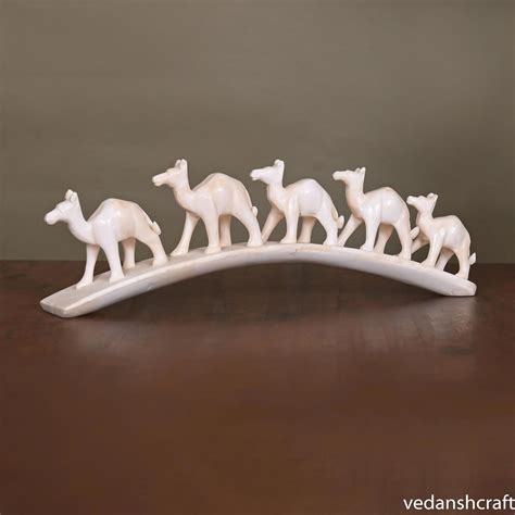 Camel Family Showpiece (3.5 Inch) – Velan Store