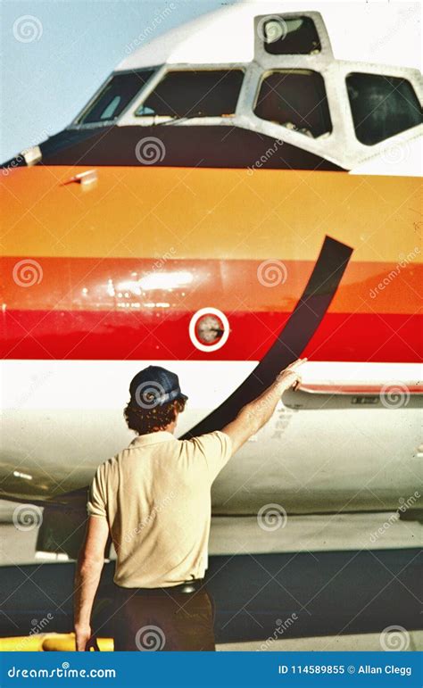 PSA Pacific Southwest Airlines Ramp Service Agent Works a McDonnell ...