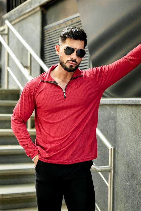 Maroon Self Design Drop Needle T-Shirt – Gritstones