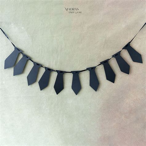 Buntings – Madras Prop Store