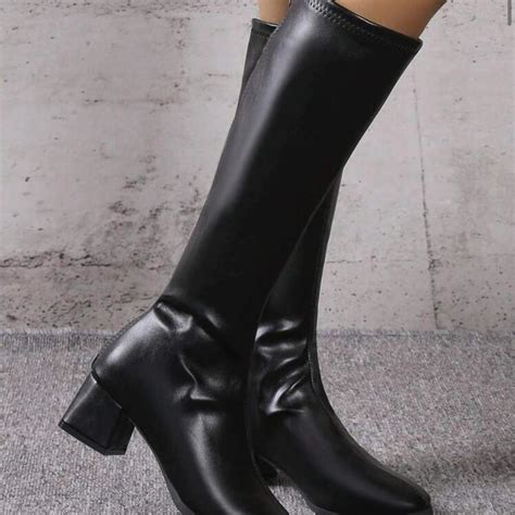 Black Boots in a size women’s 8.5! Only worn once... - Depop