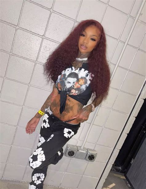 OnlyFans model's 'most loyal subscriber' breaks down crying explaining how she impacted his life ...