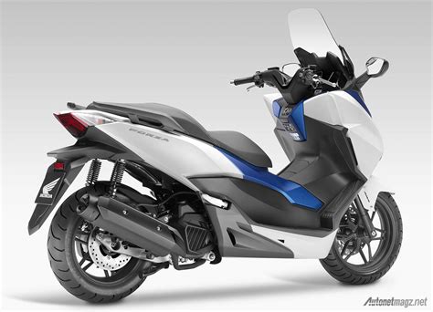 Honda-Forza-125-2015-rear-view.jpg