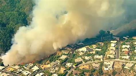 Palisades fire consumes 40 acres as it threatens hillside homes ...