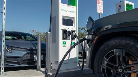 2022 Rivian R1T OTA Tracker: Every New Feature, Update for the Electric Truck