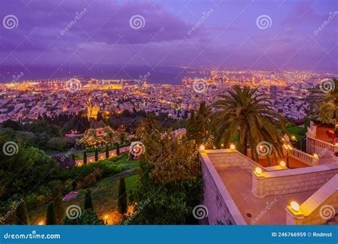 Vista Al Atardecer Del Santuario De Bahai En El Centro Y Puerto De Haifa Imagen de archivo ...