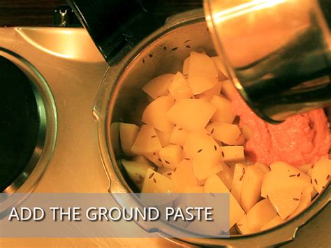 Aloo Matar Gravy Recipe: How To Prepare Potato Peas Gravy At Home - Boldsky.com