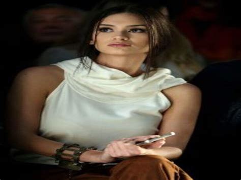 Miss Universe 2015 warns netizens against fake accounts