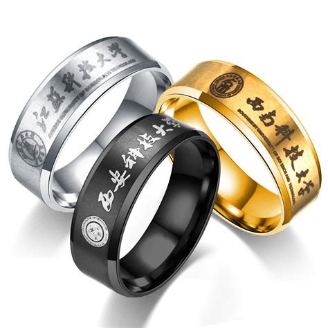 厂家批发大学毕业纪念戒指不锈钢戒指钛钢指环毕业礼物学校LOGO-阿里巴巴