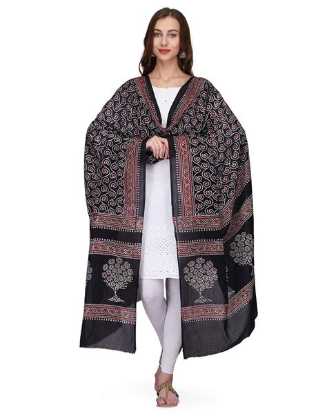 Buy THE WEAVE TRAVELLER Handloom 2.5 Meters Ajrak Cotton Dupatta ...