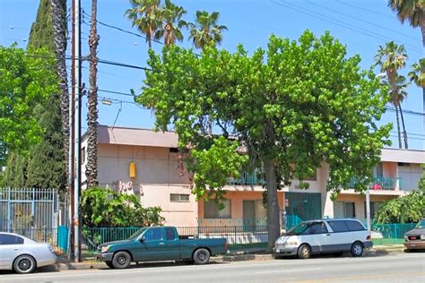 Woodley-Capri Apts - Van Nuys, CA 91406 | ApartmentGuide.com