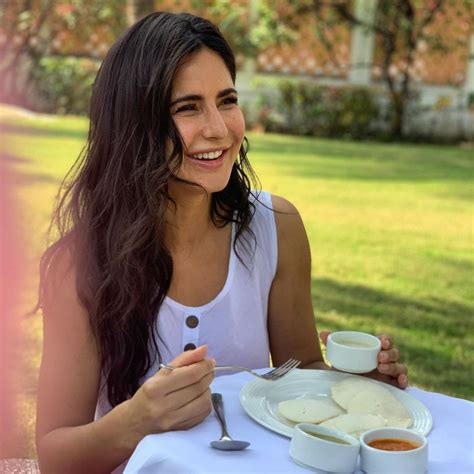 The best time to eat fruits, according to a nutritionist | Vogue India