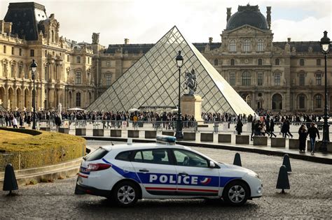 Louvre director quits months after brazen jewelry heist at museum ...