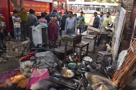 पाड़ा मुहल्ले में शार्ट सर्किट के कारण घर में लगी आग