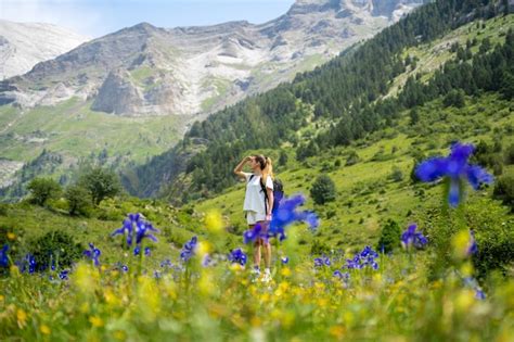 Girls Backpack Hiking 的图像结果