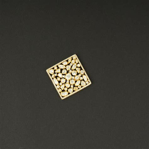 Check out the beautiful gold-plated Samiha silver pendant – Amyrasilver