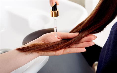बालों में सीरम लगाने के फायदे और सही तरीका - Benefits Of Hair Serum ...